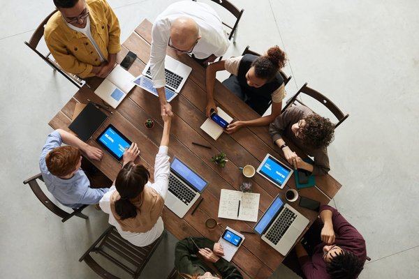 Comment les entreprises peuvent-elles s'adapter aux nouvelles règlementations à partir de 50 salariés ?